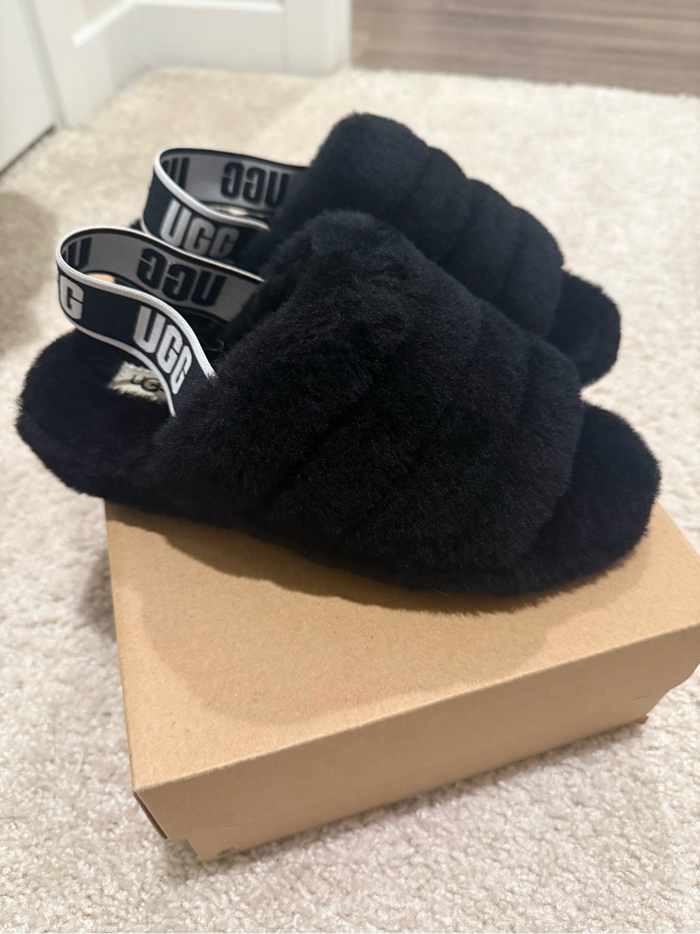 UGG Woman Black Faux-Shearling Slide Sandals with Logo Strap